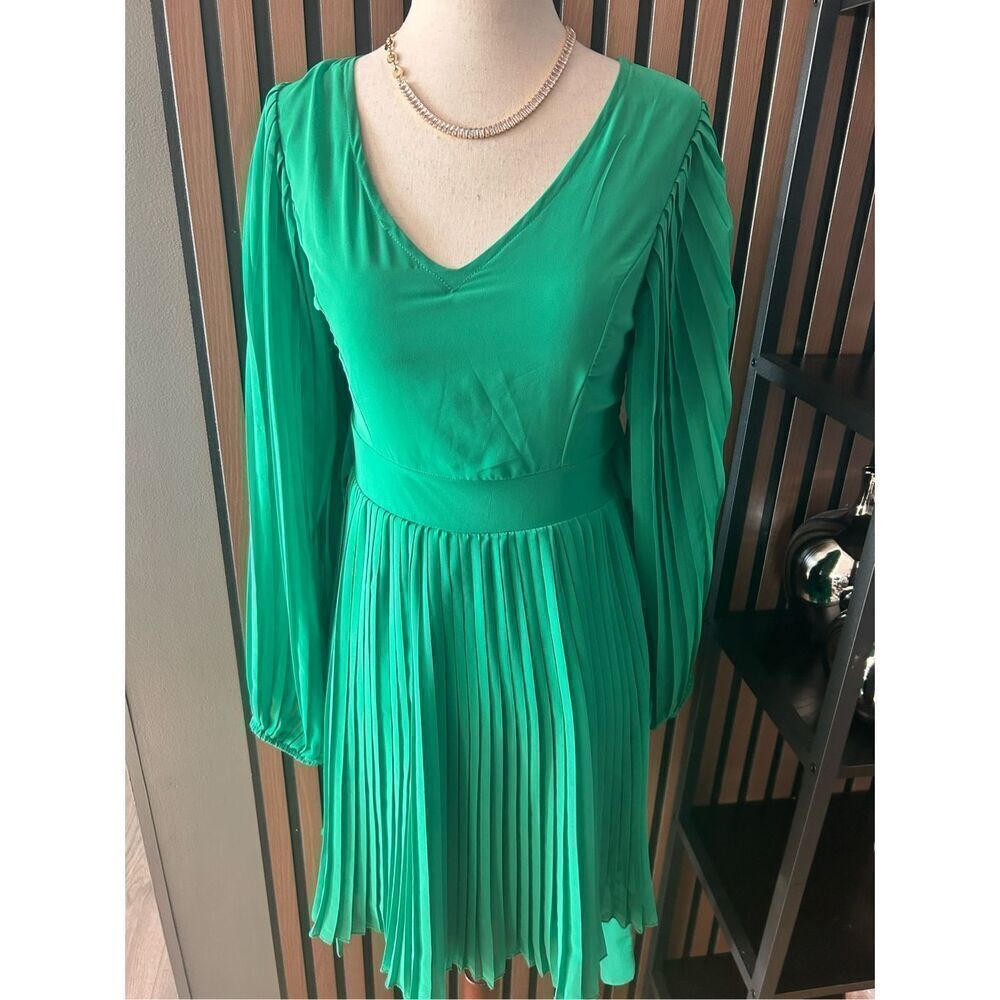 Jessica Simpson green long sleeve dress short size small   pleaded